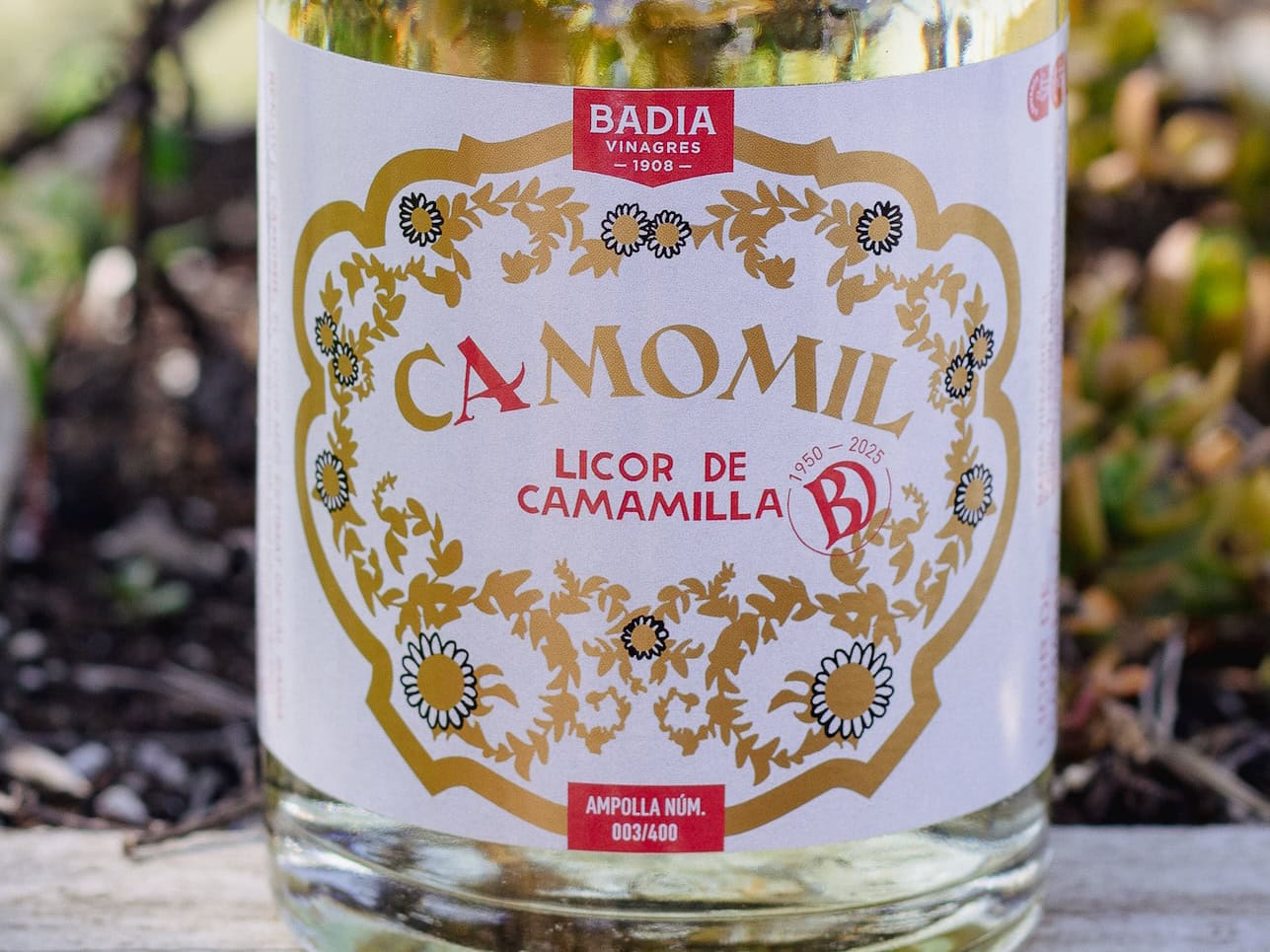 Disseny d’etiqueta del Camomil inspirat en estètica clàssica